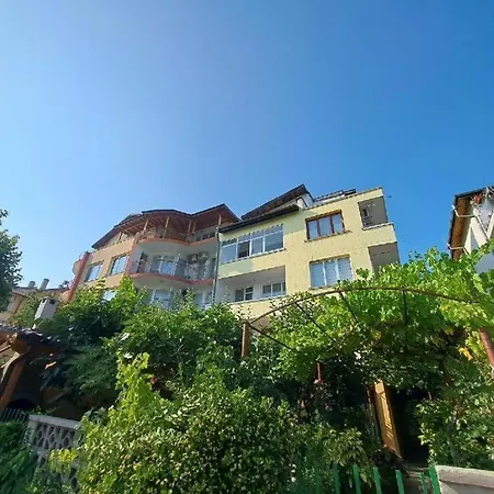 게스트하우스 Casa Bianca - Summer Residency 3*